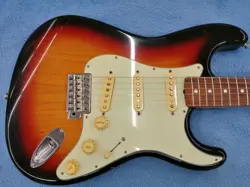 FENDER JAPAN ST62 USED BASSWOOD BODY MAPLE NECK ROSEWOOD FINGERBOARD SUNBURST