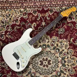 FENDER AMERICAN VINTAGE II 1961 STRATOCASTER OLYMPIC WHITE