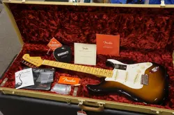 *NEW* FENDER AMERICAN VINTAGE2 '57 STRATOCASTER MAPLE FB SUNBURST 3.75KG W/HSC