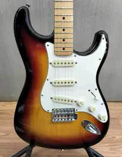 FENDER JAPAN ST62 USED BASSWOOD BODY MAPLE NECK MAPLE FINGERBOARD W/GIG CASE