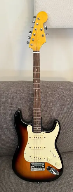 SOARES'Y 8 STRING TENOR STRATOCASTER GUITAR W FENDER NOISELESS PICKUPS & HS CASE