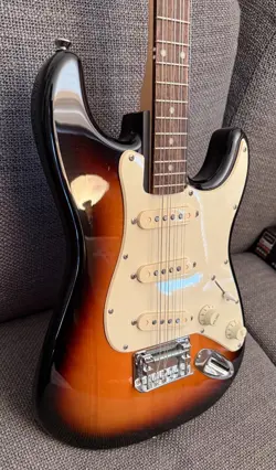 STRATOCASTER GUITAR FENDER