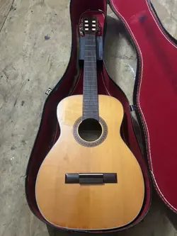 FENDER FC-10 VINTAGE CLASSICAL ACOUSTIC GUITAR MADE IN JAPAN WITH CASE