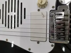 MINI STRATOCASTER GUITAR