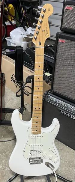 HSS STRATOCASTER MIM-