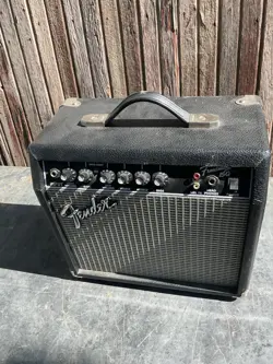 FENDER FRONTMAN 15G 15 WATT GUITAR AMPLIFIER  WORKING