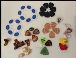 MIXED LOT GUITAR PICKS & FINGER PICKS  FENDER JIM DUNLOP COOL HERO ETC