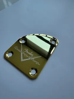 GOLD FENDER STRATOCASTER