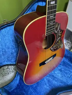 ACOUSTIC GUITAR VINTAGE
