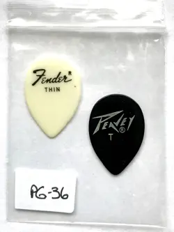 PEAVEY FENDER PICKS PG-36  (2 PICKS THIN)