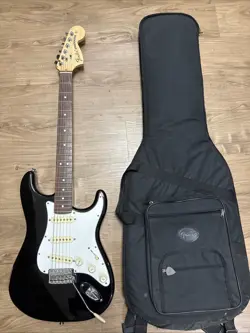 FENDER HIGHWAY ONE STRATOCASTER ELECTRIC GUITAR