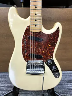 MUSTANG ELECTRIC GUITAR-01