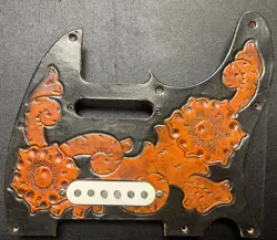 PICKGUARD W/MIDDLE PICKUP