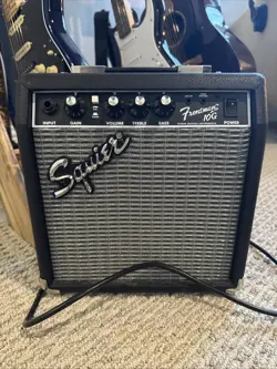 FENDER FRONTMAN 10G SQUIER GUITAR AMPLIFIER - 10-WATT PRACTICE AMP BLACK