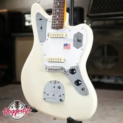 FENDER JOHNNY MARR JAGUAR, ROSEWOOD FINGERBOARD - OLYMPIC WHITE WITH HARDSHELL C