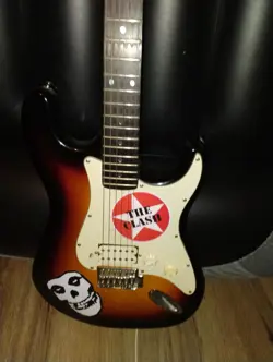 INDIANA GUITAR SLIGHTLY