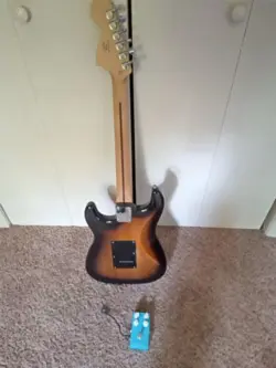 GUITAR WITH PEDAL