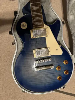 EPIPHONE LES PAUL PLUS HARD SHELL CASE AND FENDER 10G AMP