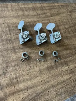 FENDER BASS TUNERS