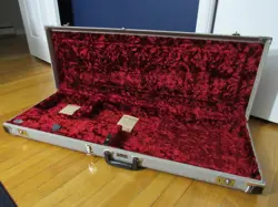G&G DELUXE BLACK TWEED HARDSHELL CASE WITH RED PLUSH INTERIOR FOR FENDER JIM ROO