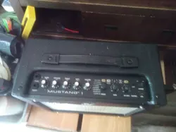 FENDER MUSTANG I 20 WATT GUITAR AMPLIFIER - BLACK