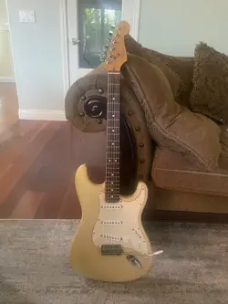2002 HIGHWAY ONE FENDER STRATOCASTER