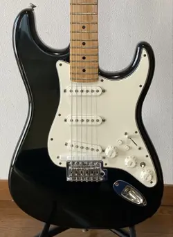 EQUIPPED WITH FENDER