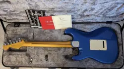 ULTRA STRATOCASTER RIGHT-HANDED