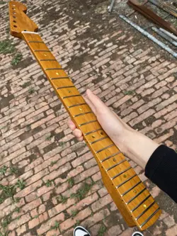 22FRETS GLOSS MAPLE ELECTRIC GUITAR NECK SUITABLE FOR FENDER STRAT BONE NUT