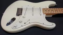 2008 FENDER USA AMERICAN STANDARD STRATOCASTER WHITE EXCELLENT CONDITION. LOOK!!