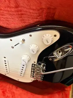 FENDER STRATOCASTER FUJIGEN