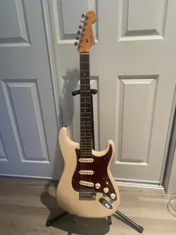 FENDER AMERICAN DELUXE STRATOCASTER ASH, ROSEWOOD FINGERBOARD 2015