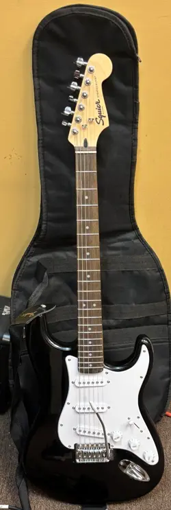 SQUIER STRATOCASTER BY FENDER ELECTRIC GUITAR VERY GOOD CONDITION