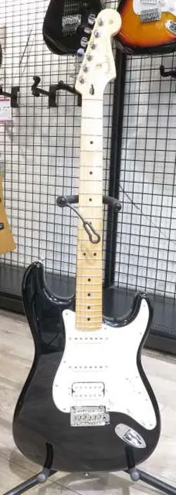 MN BLK STRATOCASTER