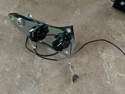 FENDER PLAYER MUSTANG BASS CONTROL PLATE POTS KNOBS