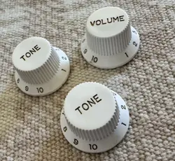 NEW OLD STOCK STRATOCASTER VOLUME TONE KNOB SET WHITE 3 KNOBS FOR FENDER GUITARS