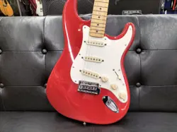 GUITAR RED USED