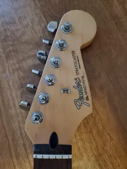 ANNIVERSARY NECK LOADED