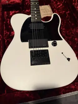 JIM ROOT FENDER TELECASTER W/ UPGRADE - EVERTUNE BRIDGE EXCELLENT CONDITION