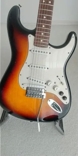 VG STRATOCASTER RARE