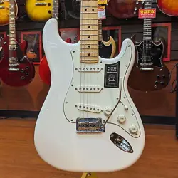 STRATOCASTER PWT/M USED