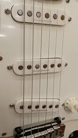 FENDER STRATOCASTER USED