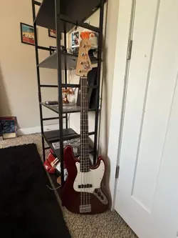 SQUIER FENDER JAZZ BASS