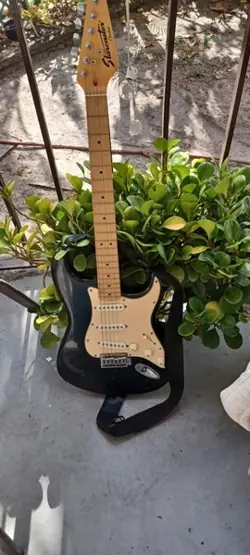 OLD ELECTRIC GUITAR STARCASTER BY FENDER 6 STRING  ELECTRIC GUITAR -...