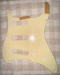 PICKGUARD MODERN FENDER