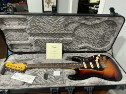 FENDER AMERICAN PROFESSIONAL II STRATOCASTER - 3-COLOR SUNBURST W/CASE