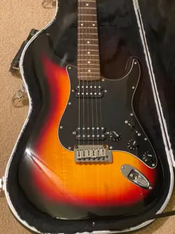 SQUIRE BY FENDER SUNBURST STRATOCASTER HH ELECTRIC GUITAR W/ FENDER HARD CASE