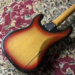 GUITAR FENDER 1976