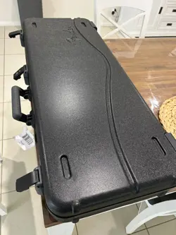FENDER  DELUXE MOULDED ULTRA ELITE STRAT TELE  GUITAR CASE