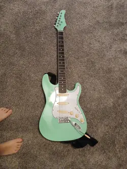 BY FENDER-STRATOCASTER